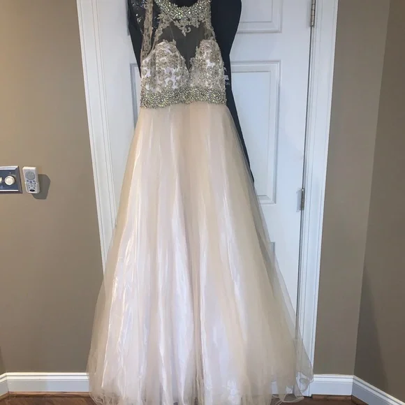 Alyce Paris Size 8 prom dress - Picture 2 of 3